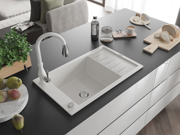 Mexen Elias yksi-allasinen ja valutusalueella varustettu graniittinen pesuallas sekä keittiöhana Savita, valkoinen