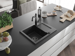 Mexen Enzo Granitspüle 1-beckig mit Abtropffläche und Küchenarmatur Carla, Schwarz/Silber Metallic - 6506-73-670700-70-B