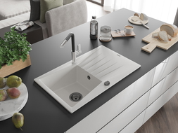 Mexen Cesar 1-bowl granite sink with drainer and Flora kitchen tap, white - 6514-20-670401-07-B