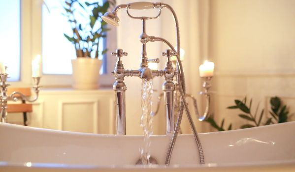 Jak zmierzyć rozstaw baterii wannowej?